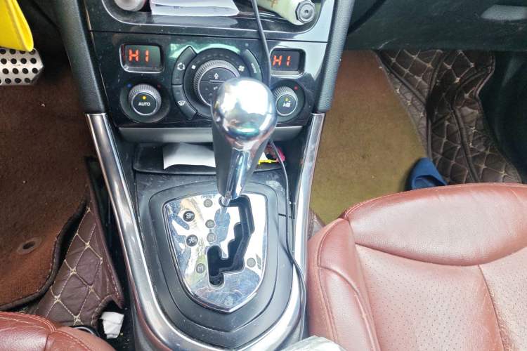 Used Peugeot 308 2012 1.6T CC Fashion Edition Gear Lever