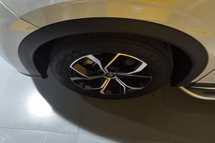 Used BYD Yuan PLUS 2022 430 km Luxury Version Left Front Wheel Hub