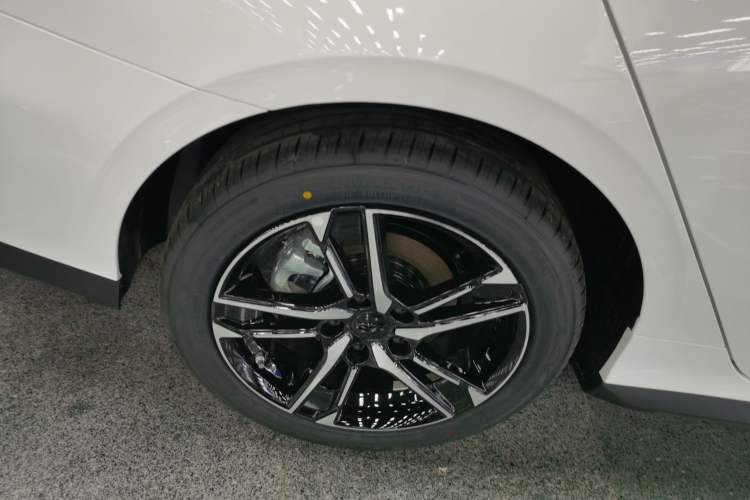 Used Geely Auto Binray 2024 Binrui COOL 1.5T DCT Longteng Edition Right Rear Wheel Hub