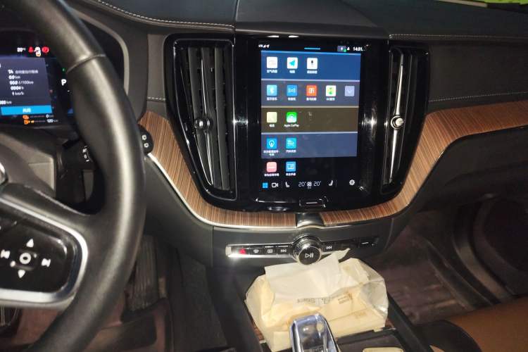 Used Volvo XC60 New Energy 2023 T8 Plug-in Hybrid Long-Range All-Wheel Drive Smart & Luxurious Enjoyment Edition Audio And AC Panel