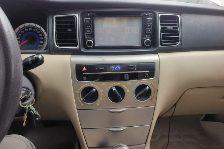 Used Toyota Corolla EX 2013 1.6L Automatic Excellence Edition Audio And AC Panel