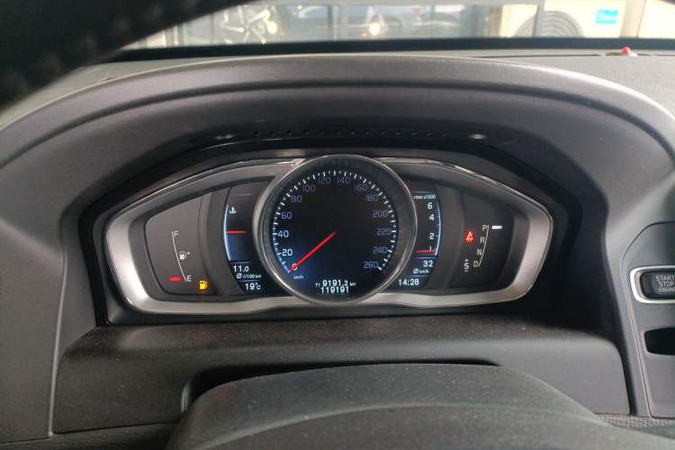 Used Volvo XC60 2014 T6 Zhiyi Edition Instrument Cluster