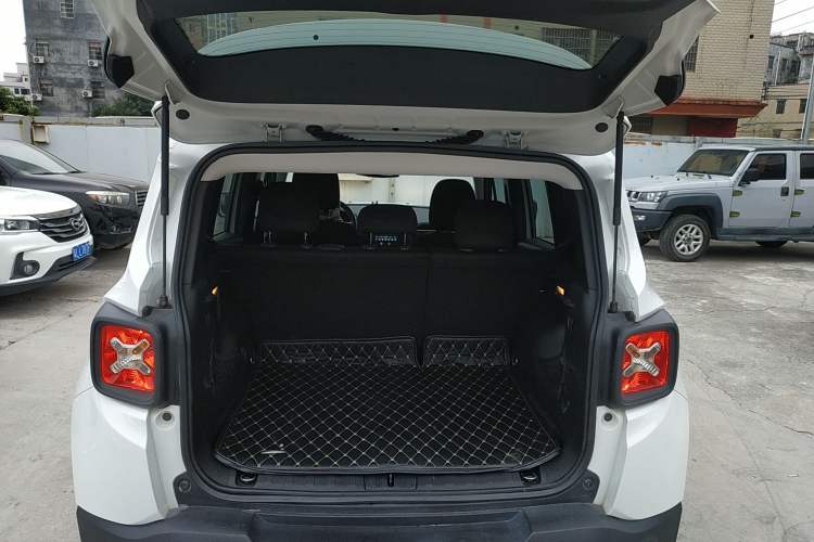 Used Jeep Renegade 2018 Connected Large Screen Version 180T Automatic High-Energy Edition