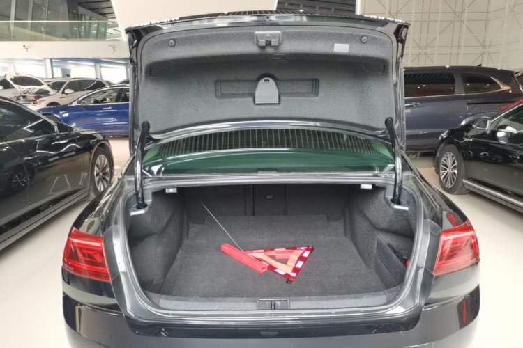 Used Volkswagen Magotan 2020 330TSI DSG Leading Model Trunk