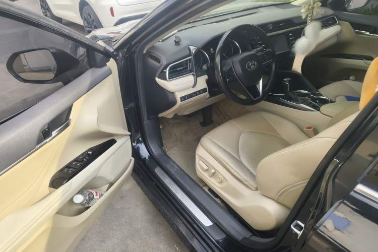 Used Toyota Camry 2018 2.0G Luxury Edition
