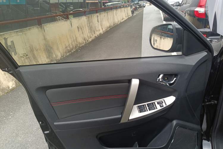 Used Geely Auto GX7 2015 Classic Edition 1.8L Manual Elite Model China IV
