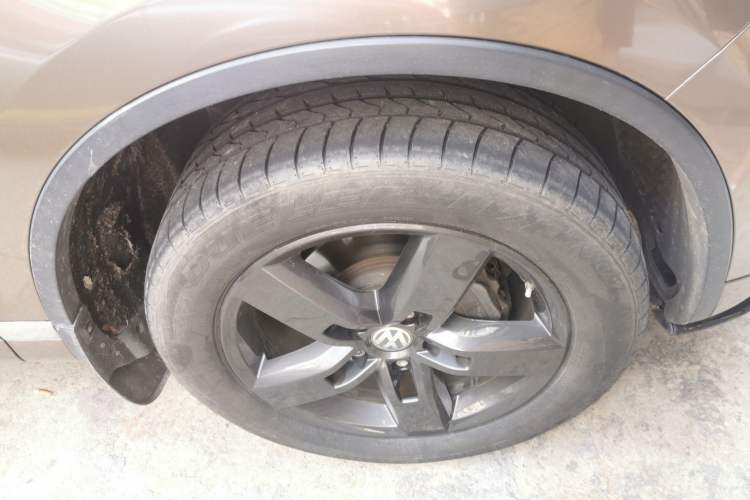 Used Volkswagen Touareg 2012 R-Line High-End Model Right Front Wheel Hub