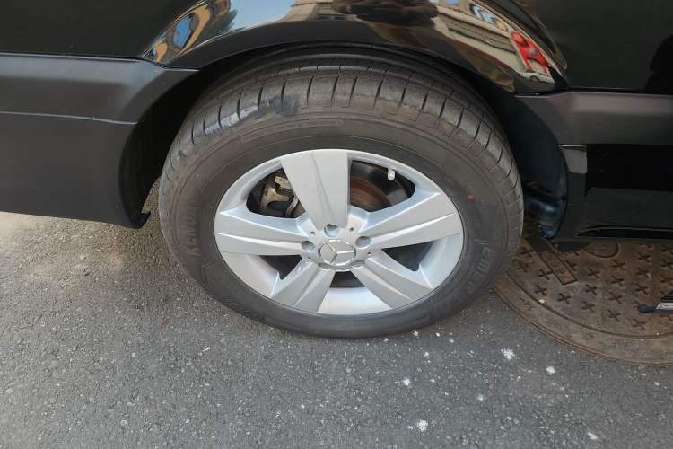 Used Mercedes-Benz Vito 2011 2.5L 7-seater executive version