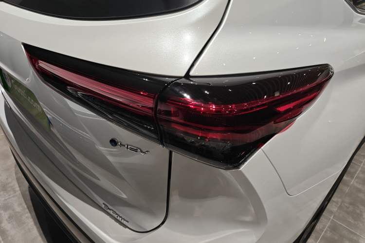 Used Toyota Highlander 2026 Model 2.5L Intelligent Electric Hybrid Dual-Engine All-Wheel-Drive Luxury Edition 7-seater
