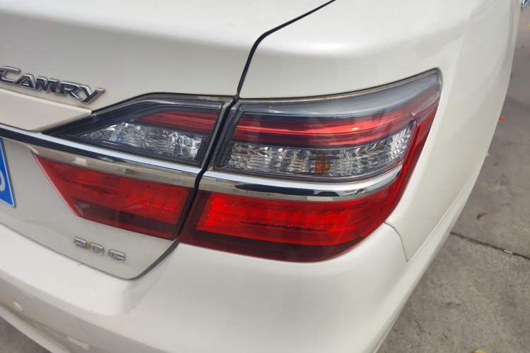Used Toyota Camry 2016 2.0G 10th Anniversary Leading Edition Right Rear Taillight