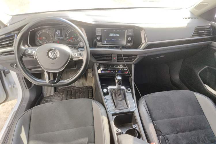 Used Volkswagen Sagitar 2019 280TSI DSG Luxury Model China V Emission Standard Center Console