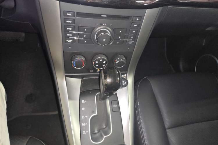 Used Chevrolet Captiva 2015 2.4L Two-Wheel Drive Urban Version 7 Seats Gear Lever