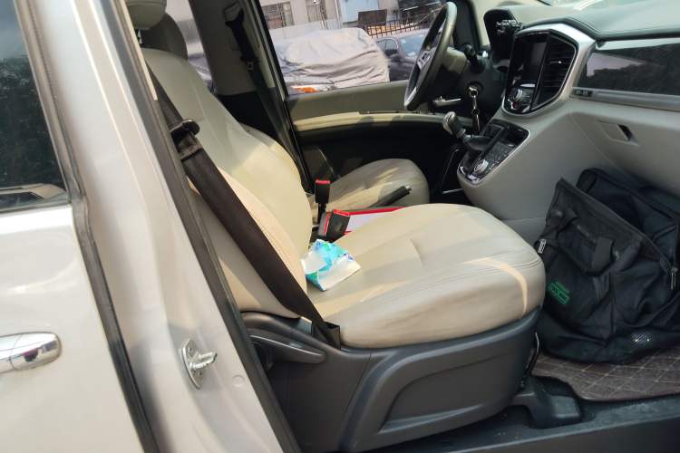 Used JAC Refine M4 2017 2.0T Manual Luxury Version Right Front Seat