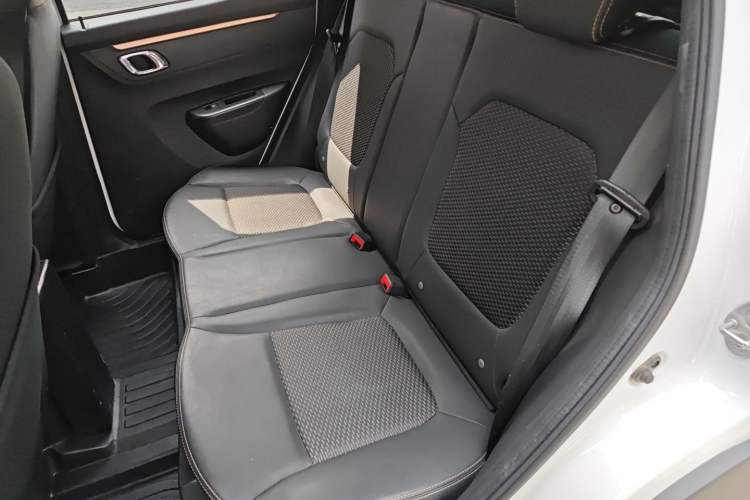 Used Dongfeng NAMMI BOX 2022 Revised Light Wind Edition 201 km Standard Version