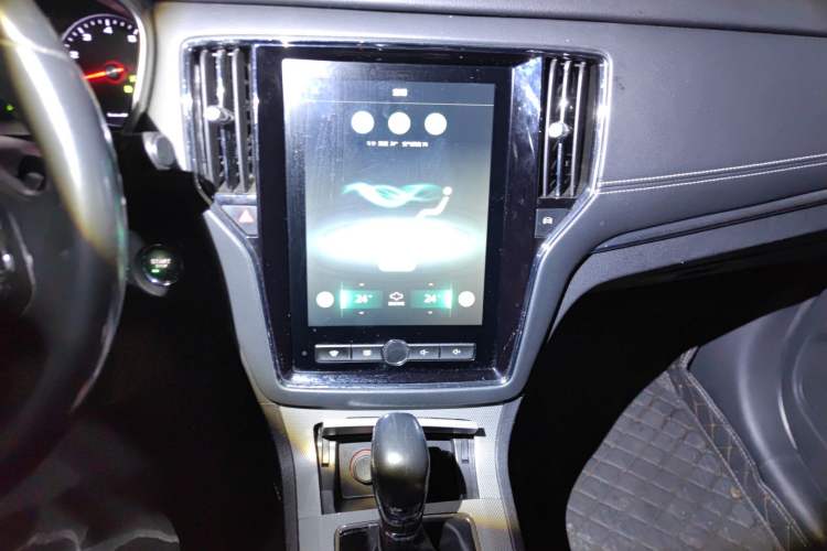 Used Roewe RX5 2018 20T Two-Wheel Drive Automatic Internet Smart Edition