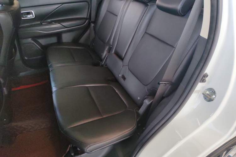 Used Mitsubishi Outlander 2018 2.0L Two-Wheel Drive Glory Edition 5 Seats
