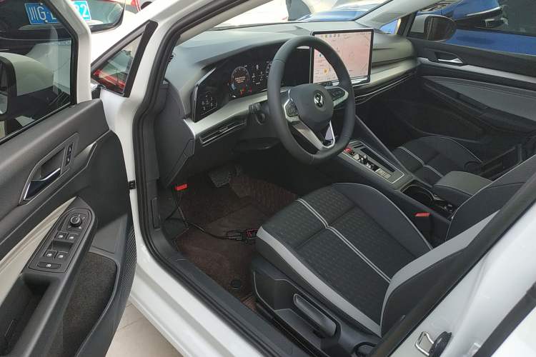 Used Volkswagen Golf 2025 Facelifted 300TSI Pro