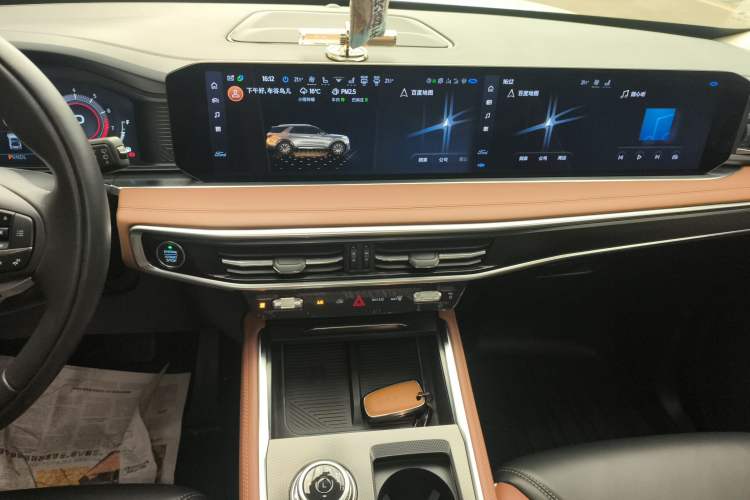 Used Ford Explorer 2023 EcoBoost 285 Four-Wheel Drive Titanium Edition 6 Seats
