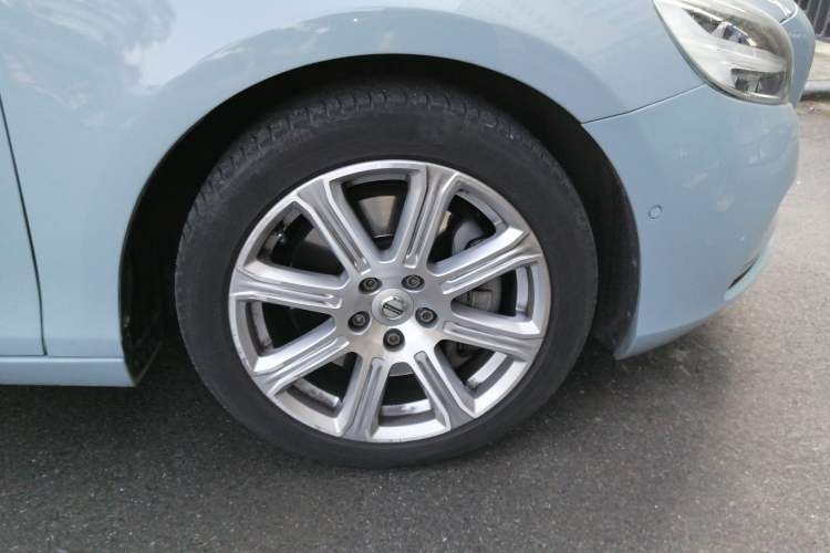Used Volvo V40 2017 T3 Zhiya Edition Right Front Wheel Hub