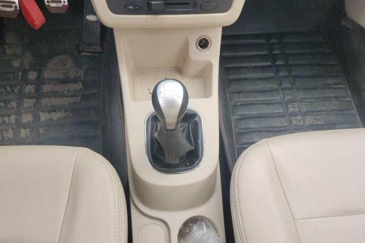 Used Dongfeng Fengon 370 2016 1.5L Manual Standard Edition SFG15-02 7 Seats