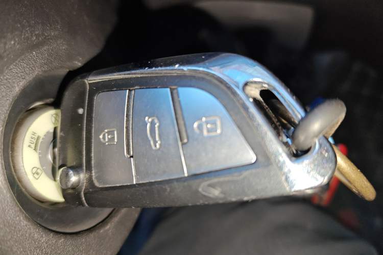 Used Ford Transit 2017 2.0T Gasoline Automatic Multi-Function Commercial Vehicle Short Wheelbase Low Roof China V Standard
