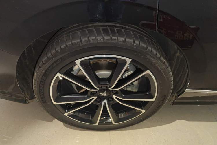 Used VOYAH PASSION 2024 PHEV Four-Wheel Drive Ultra-Long Range Flagship Model
