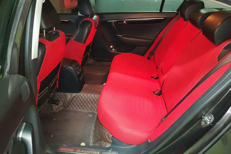 Used Volkswagen Magotan 2013 1.8TSI Luxury Model Left Rear Seat