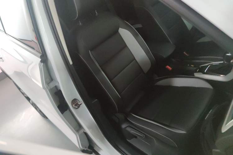 Used Volkswagen T-ROC 2025 280TSI DSG Two-Wheel Drive Time Edition Right Front Seat