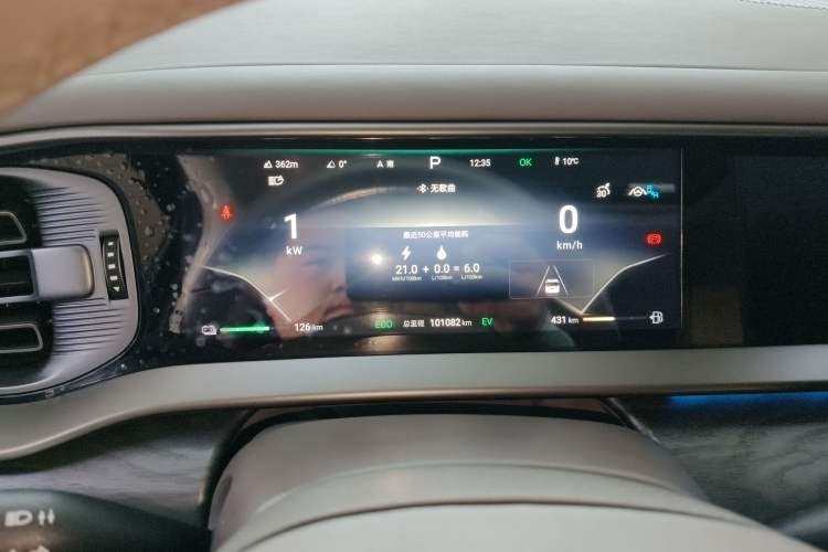 Used Denza D9 2022 DM-i 1040 Prestige Model