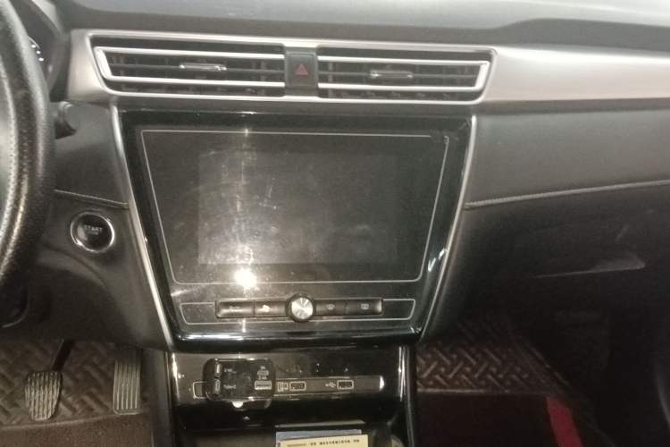 Used Roewe i5 2020 1.5L Manual 4G Connect Luxury Edition Audio And AC Panel