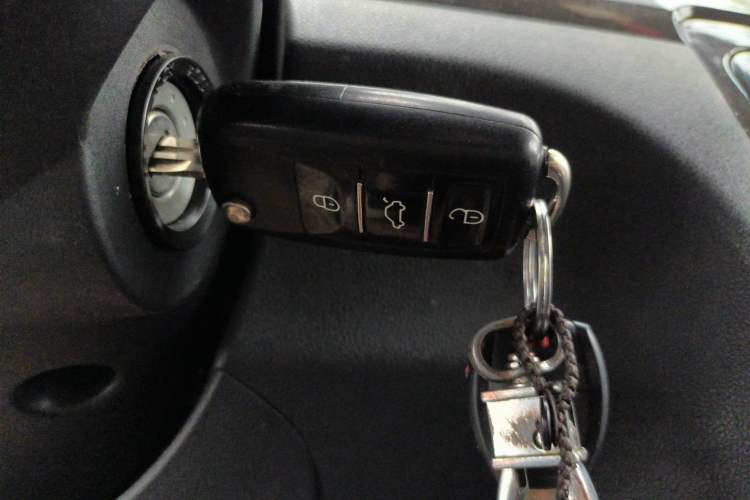 Used Dongfeng Fengon 370 2016 1.5L Manual Elite Home Edition 7-Seater