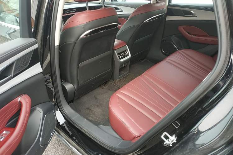 Used Hongqi H5 2025 2.0T Automatic Flag Edition – 500 000 Units Commemorative Version Left Rear Seat