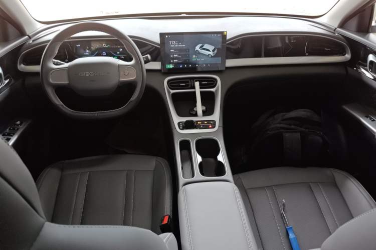 Used Geely Galaxy Geome 2025 310km Youth Edition Center Console