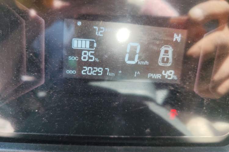 Used Chery QQ Ice Cream 2022 120km Milkshake Phosphate Lithium-Iron Odometer Close Up