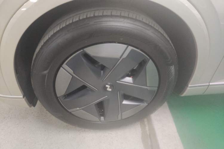 Used ONVO Luxeed L90 2025 Model—Pro Six-Seater Version Exterior 4