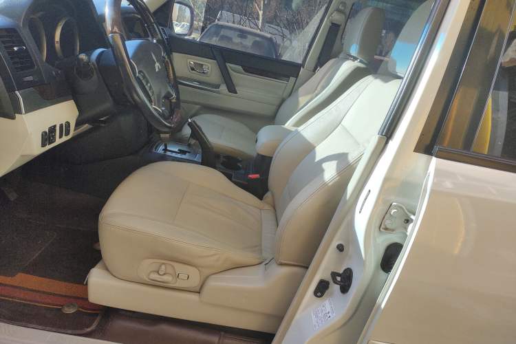 Used Mitsubishi Pajero 2018 V97 3.8L 5-Door GLS Sunroof Dual Differential – Middle East