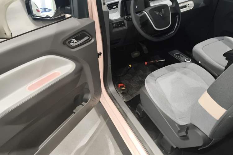 Used Wuling Hongguang MINIEV 2021 Macaron Premium Model – Lithium Iron Phosphate Driver Seat