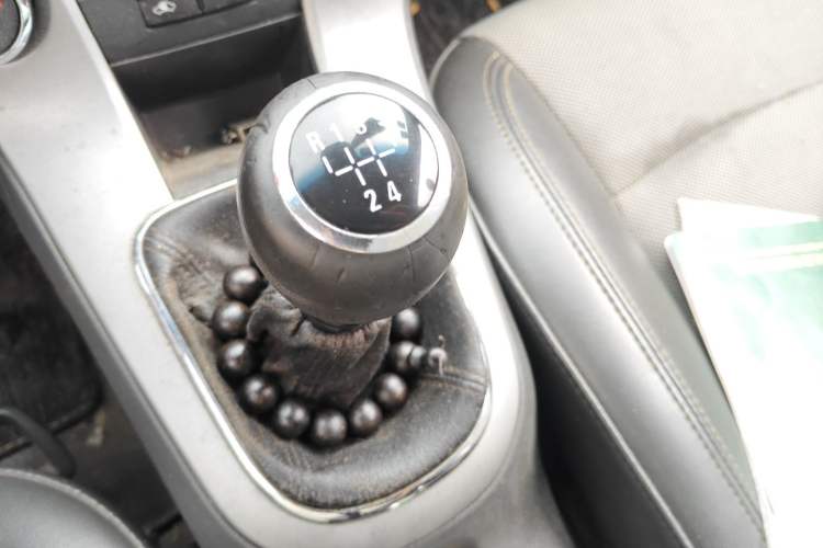 Used Chevrolet Cruze 2013 1.6L SE MT Gear Lever