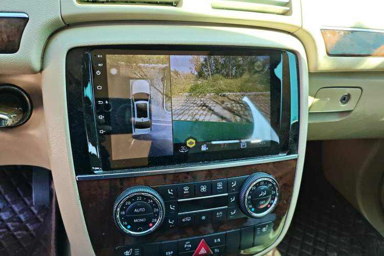 Used Mercedes-Benz R-Class 2010 R 350 L 4MATIC Audio And AC Panel