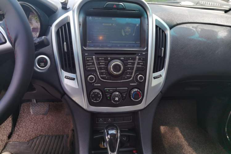 Used JMC Yusheng S350 2013 2.4T Automatic 2WD Diesel Luxury Edition 5 Seats
