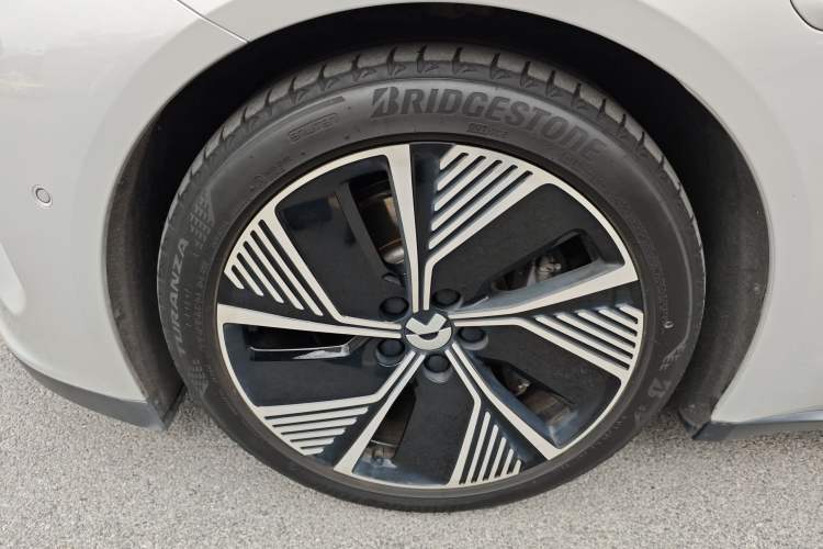 Used Nio ET7 2022 75 kWh Left Front Wheel Hub