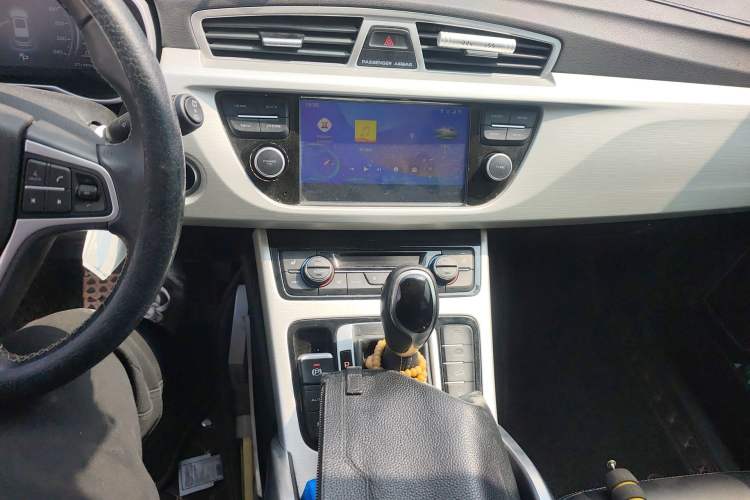 Used Geely Auto Emgrand X7 Sport 2018 1.8TD Automatic Two-Wheel Drive Smart Connect 4G Internet Edition Audio And AC Panel