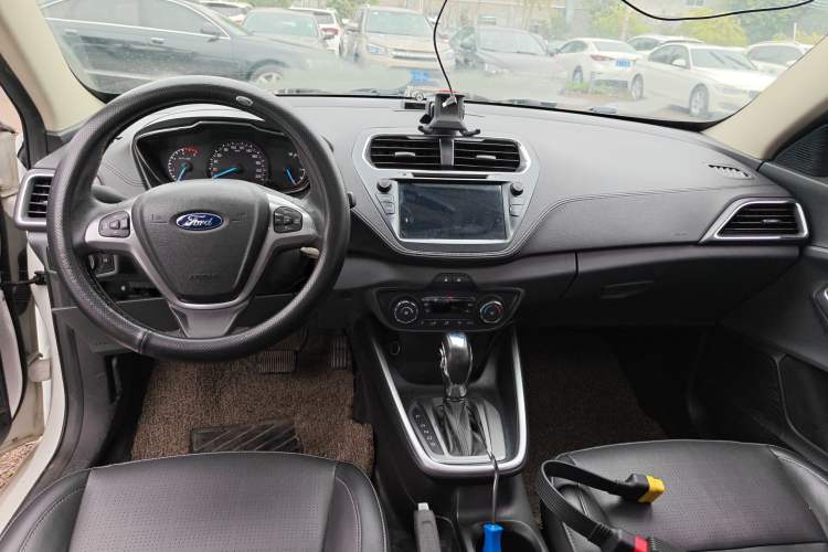 Used Ford Escort 2015 1.5L Automatic Fashion Model Center Console