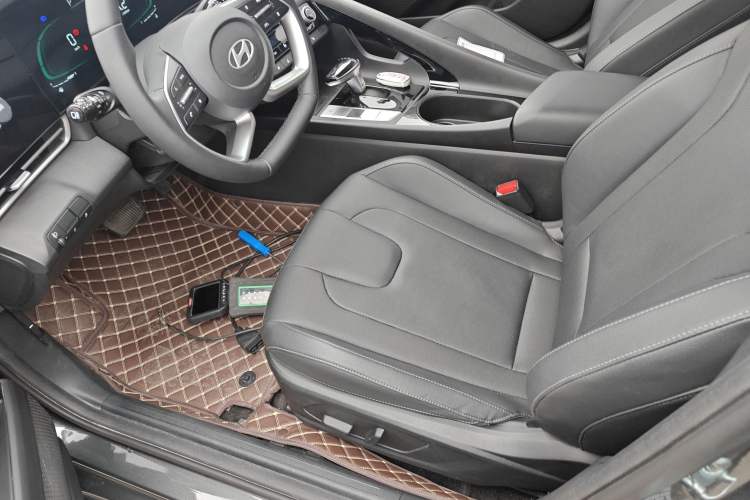 Used Hyundai Elantra 2023 1.5L CVT LUX Prestige Edition
