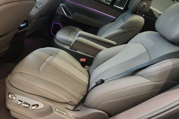 Used Denza N9 2025 Flagship Model Left Rear Seat