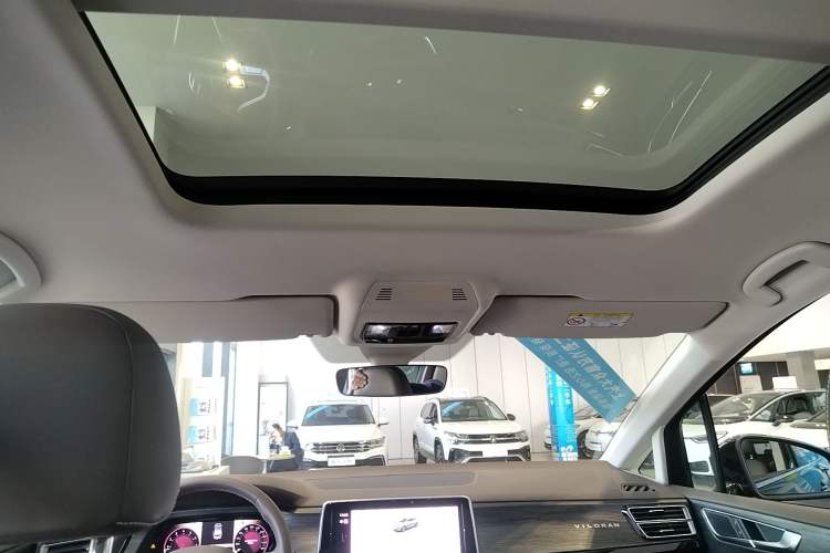 Used Volkswagen Viloran 2024 380TSI Premium Edition