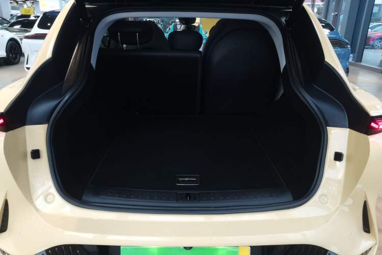 Used IM LS7 2023 90 kWh Elite Rear-Drive Version
