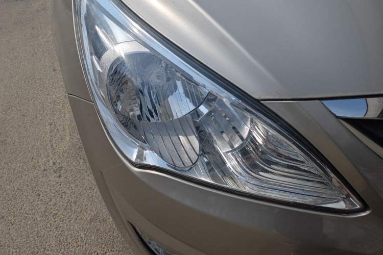 Used Hyundai Verna (older generation) 2010 Sedan 1.4L Manual Comfort GS Right Front Headlight