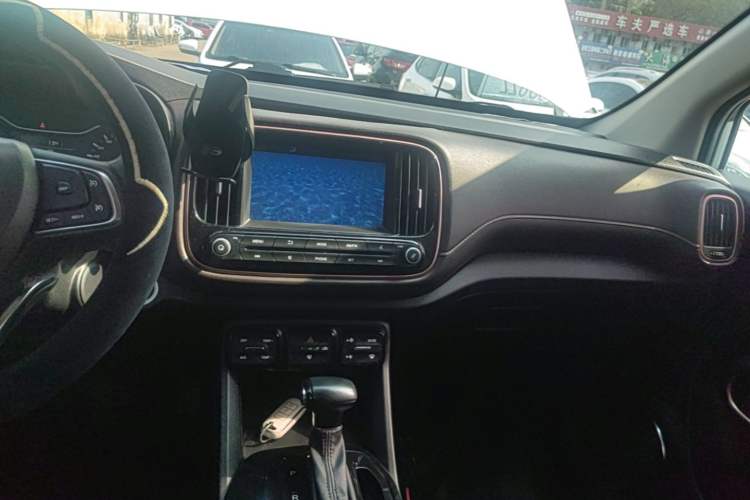 Used GAC Trumpchi GS3 2017 200T Automatic Elite Edition Audio And AC Panel