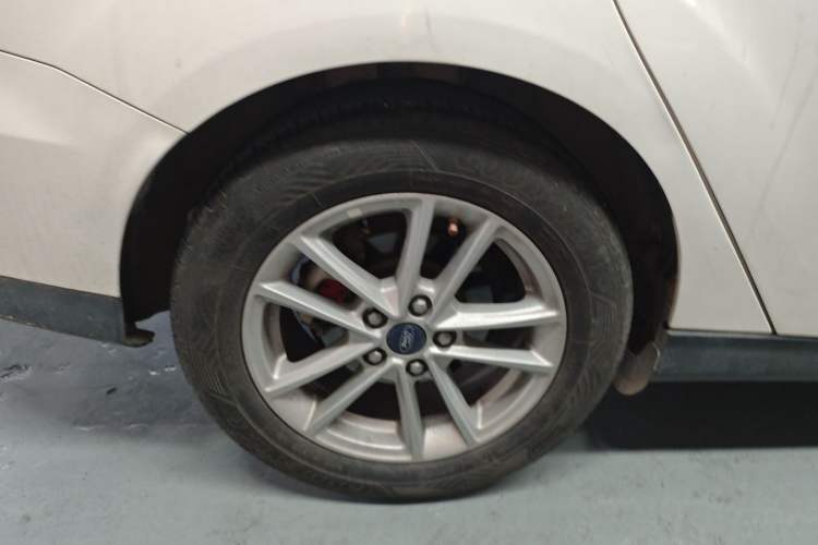 Used Ford Focus 2017 Sedan 1.6L Automatic Fashion Edition Smart Drive Version
